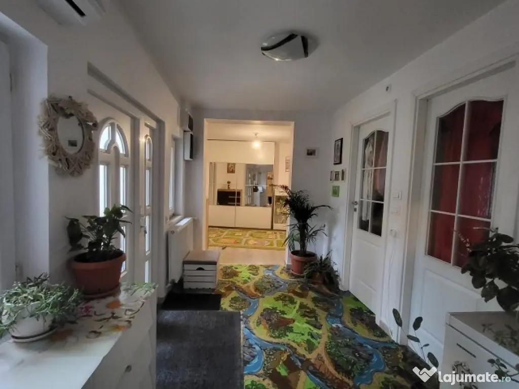 Casa, 4 camere,constructie 1970,teren 259mp,Bucurestii Noi,215.000euro 