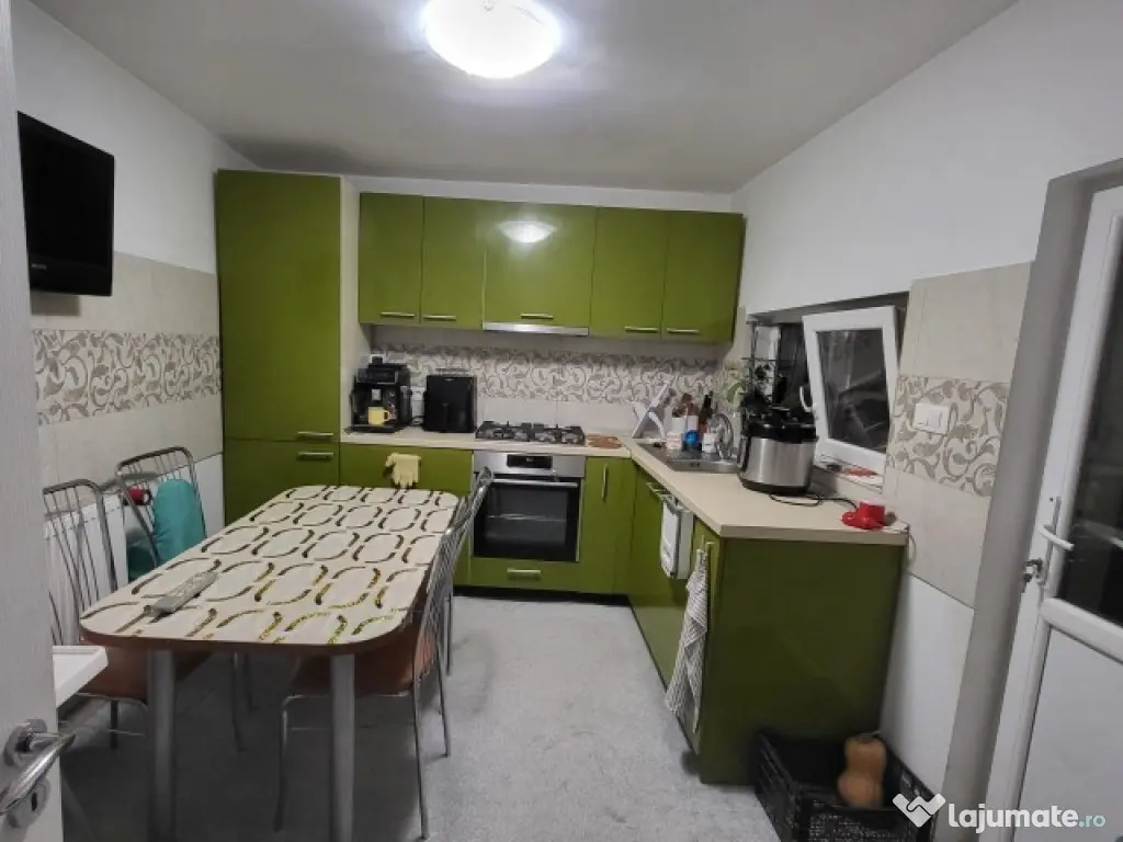 Casa, 4 camere,constructie 1970,teren 259mp,Bucurestii Noi,215.000euro 