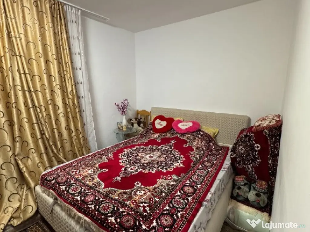 Vand apartament cu 2 camere