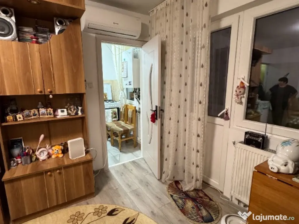 Vand apartament cu 2 camere