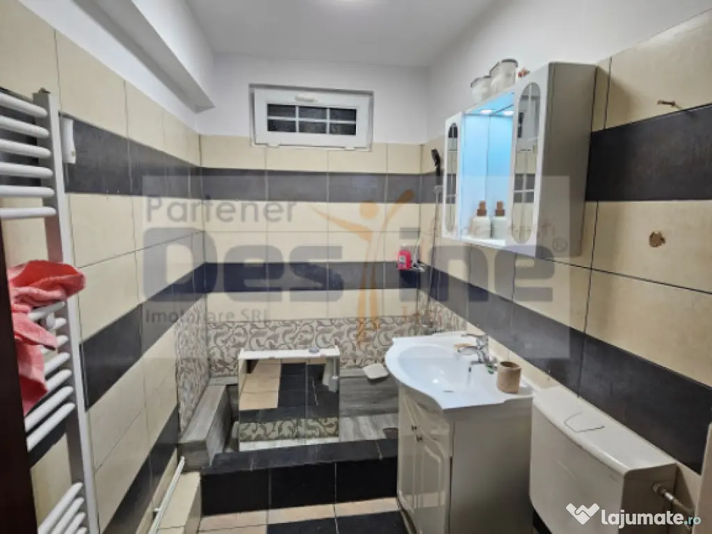 Apartament 2 camere, Semidecomandat, 49 mp, loc de parcare 