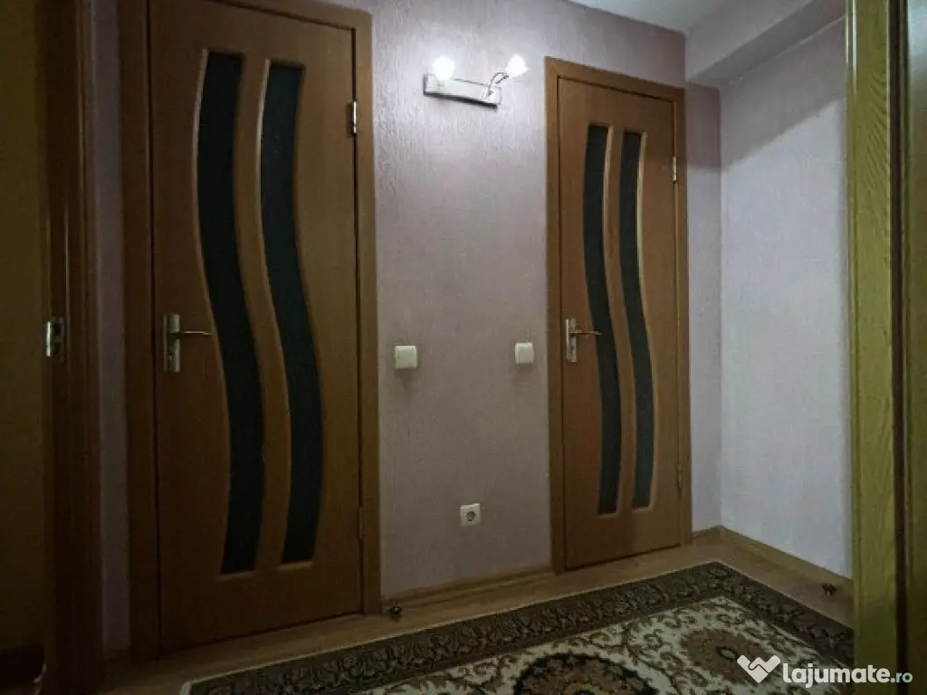 Apartament cu 3 camere de inchiriat in zona Stefan Cel Mare 