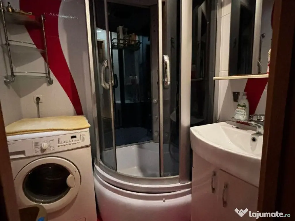 Apartament cu 3 camere de inchiriat in zona Stefan Cel Mare 