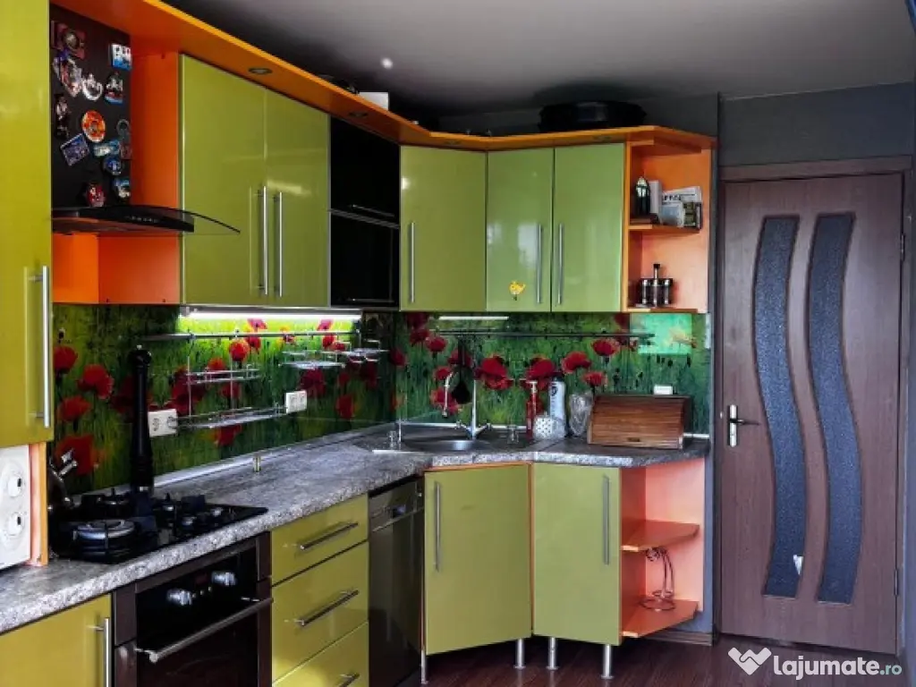 Apartament cu 3 camere de inchiriat in zona Stefan Cel Mare 