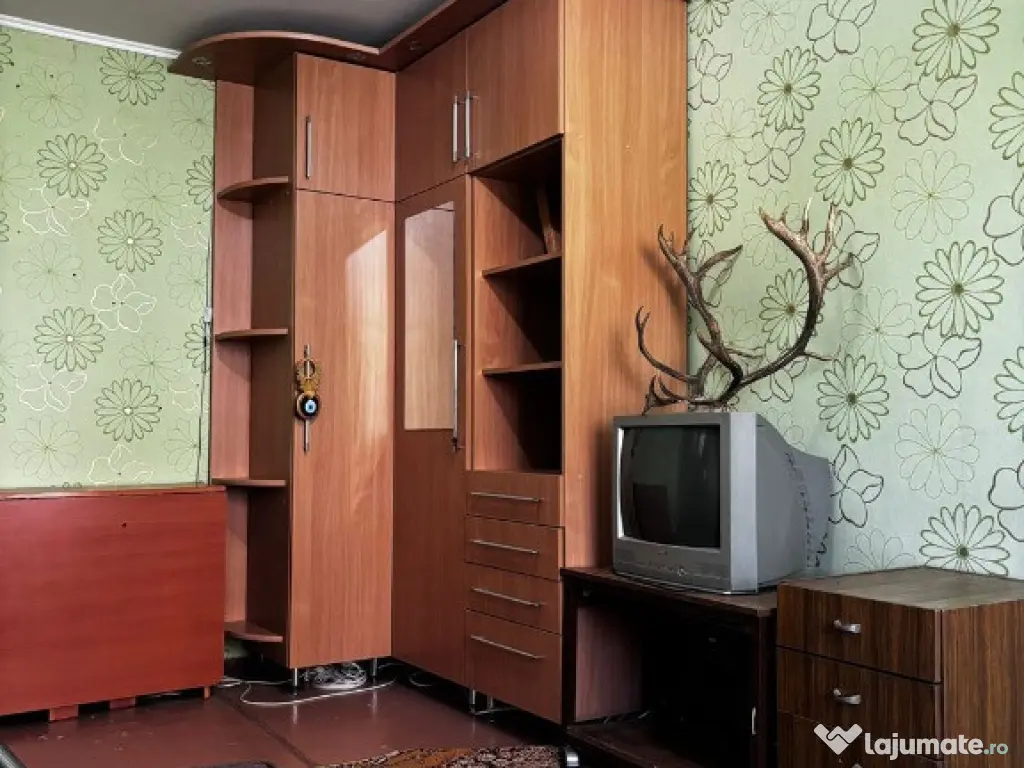 Apartament cu 3 camere de inchiriat in zona Stefan Cel Mare 