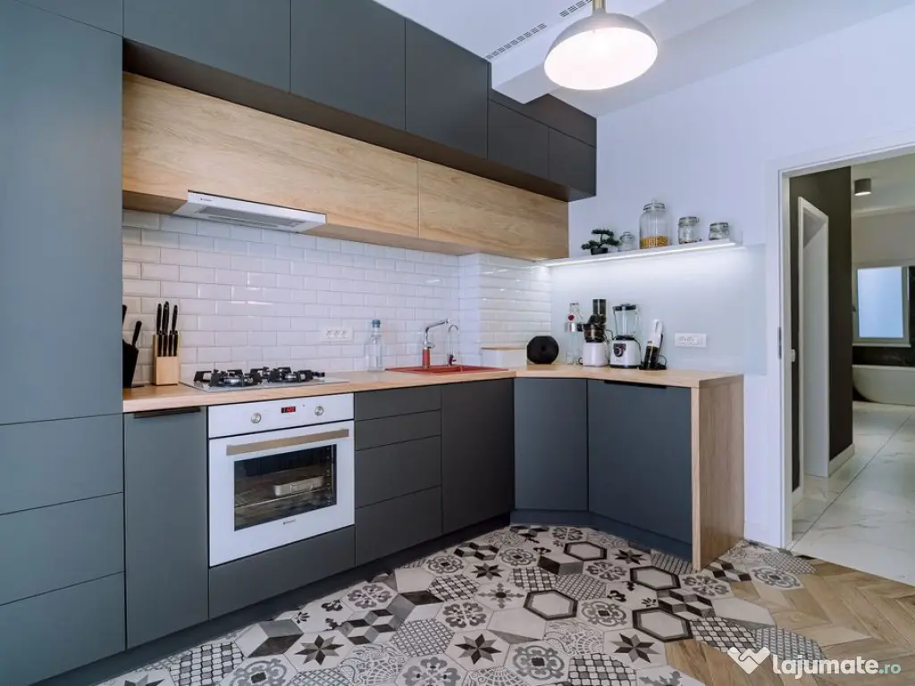 Penthouse 4 camere, ultracentral, Oradea. 800 000 E + TVA... 