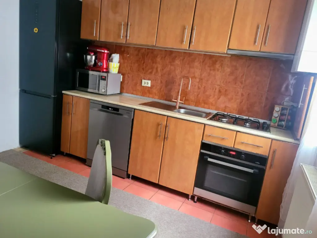 Apartament 2 camere decomandat,zona Stejarului