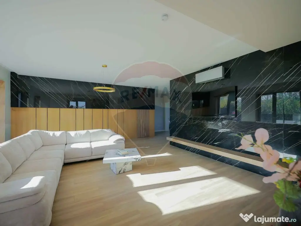 De vânzare Vilă cu 8 camere în Sânmartin, 290 mp util...