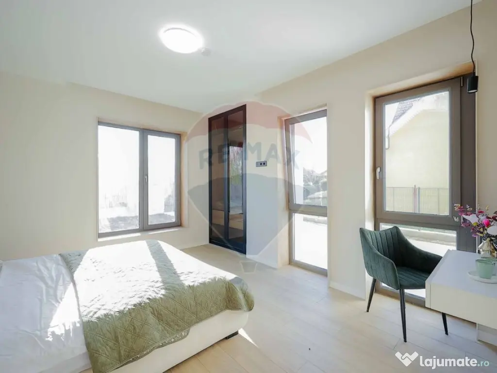 De vânzare Vilă cu 8 camere în Sânmartin, 290 mp util... 