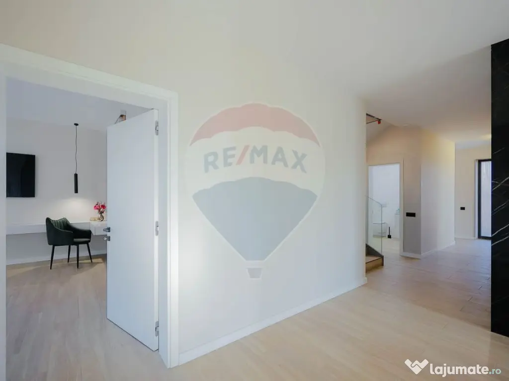 De vânzare Vilă cu 8 camere în Sânmartin, 290 mp util... 