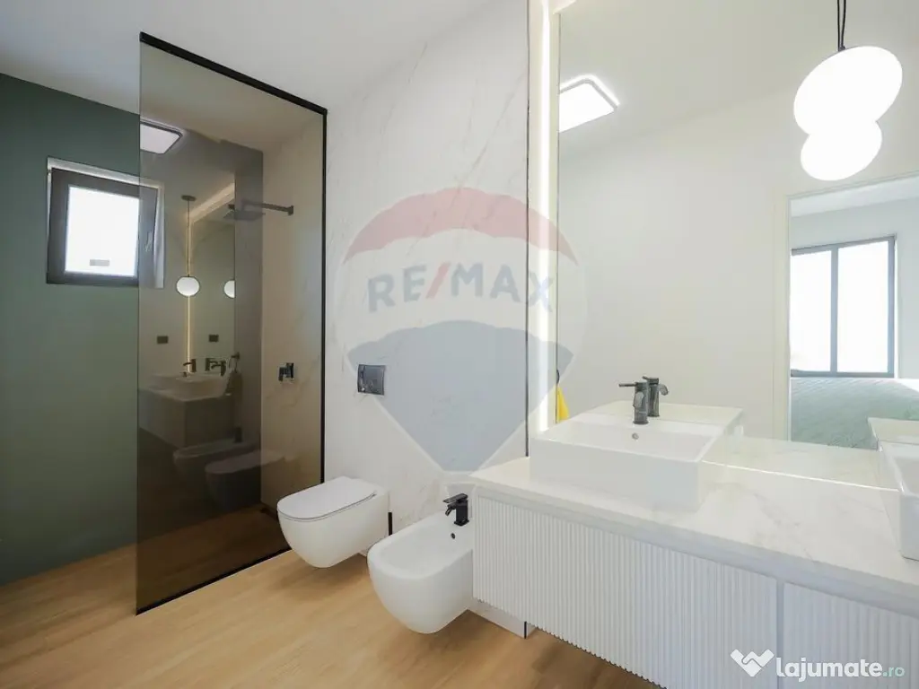 De vânzare Vilă cu 8 camere în Sânmartin, 290 mp util... 