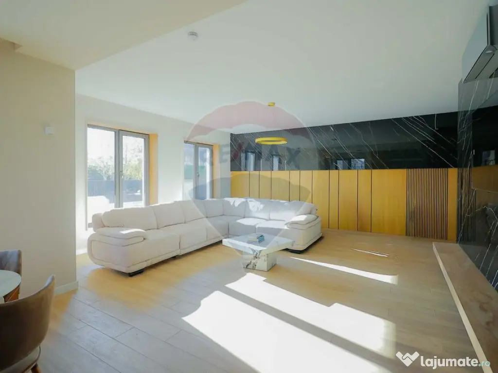 De vânzare Vilă cu 8 camere în Sânmartin, 290 mp util... 