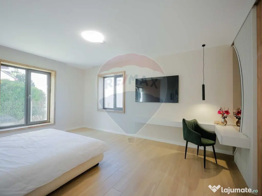 De vânzare Vilă cu 8 camere în Sânmartin, 290 mp util... 