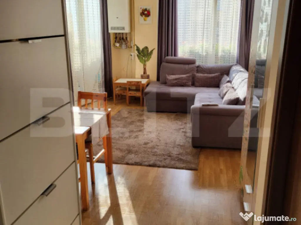 Apartament 2 camere, etaj 1/4, cu parcare inclusa, zona Tine