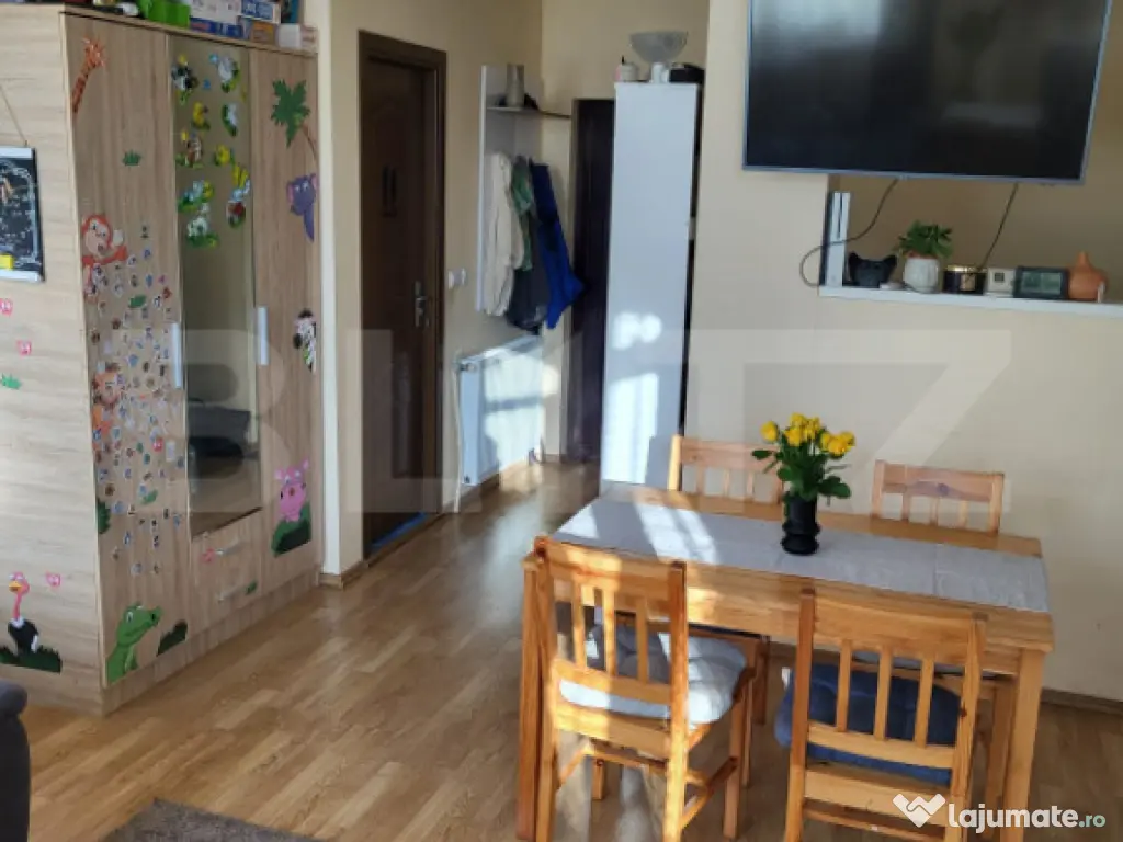 Apartament 2 camere, etaj 1/4, cu parcare inclusa, zona Tine