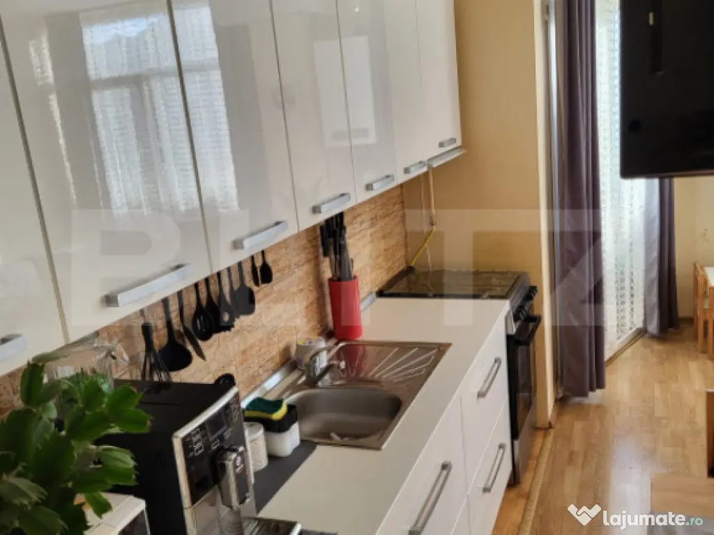 Apartament 2 camere, etaj 1/4, cu parcare inclusa, zona Tine