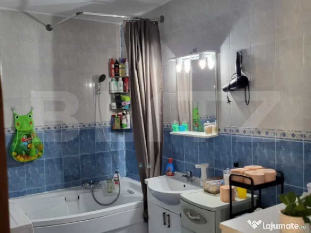 Apartament 2 camere, etaj 1/4, cu parcare inclusa, zona Tine