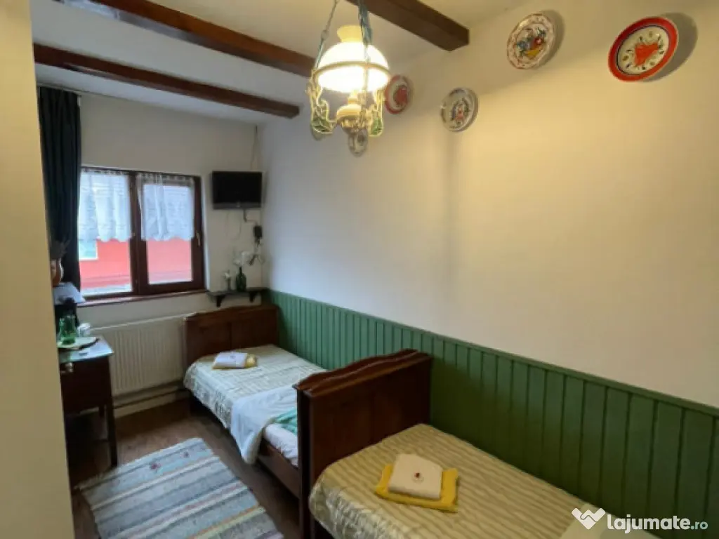 Pensiune P+1+M de vanzare, 396 mp, zona Orasul Vechi