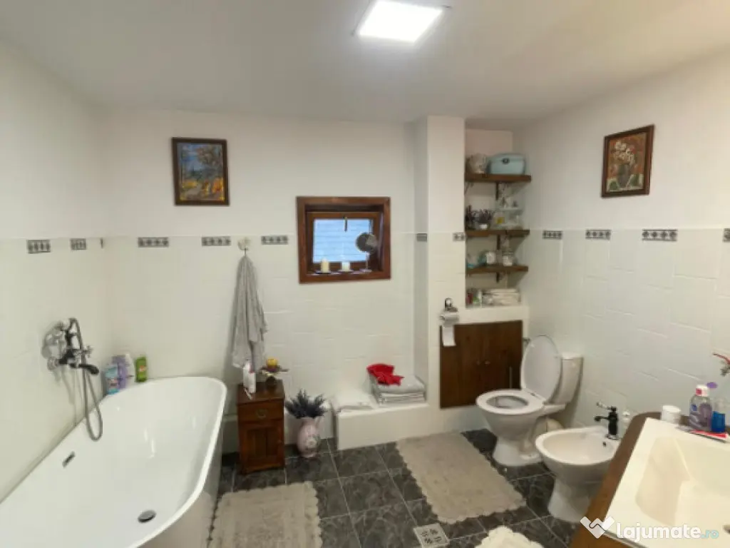 Pensiune P+1+M de vanzare, 396 mp, zona Orasul Vechi