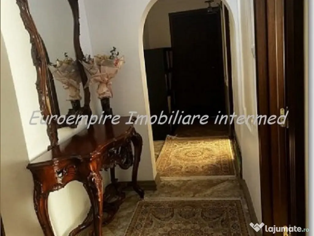 Apartament 3 camere decomandate zona Faleza Nord 