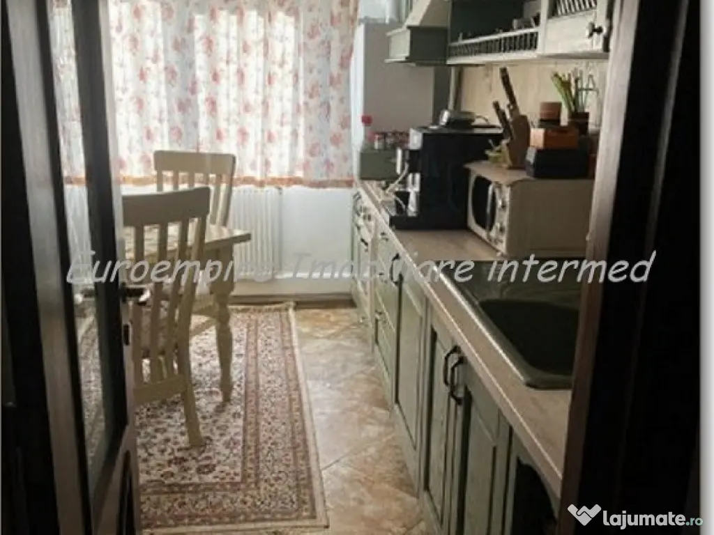 Apartament 3 camere decomandate zona Faleza Nord 