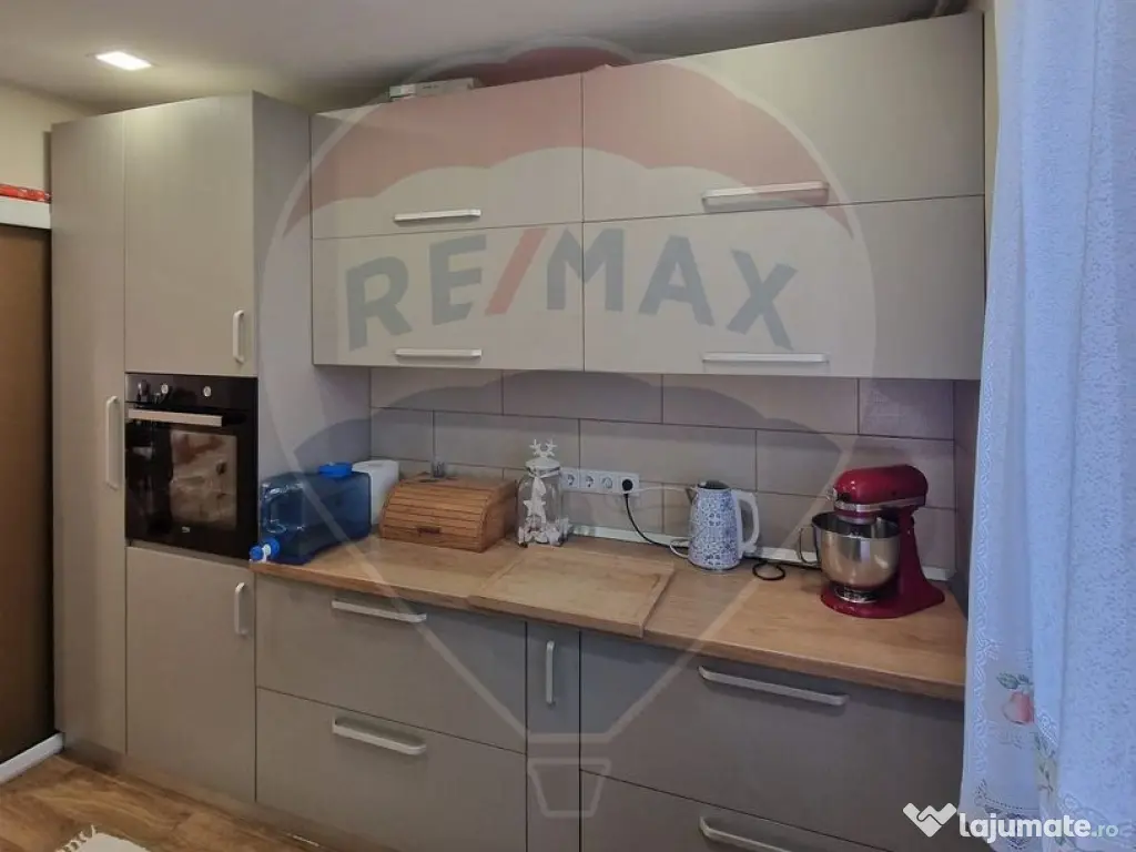 Apartament cu 4 camere de vânzare în zona Ultracentral