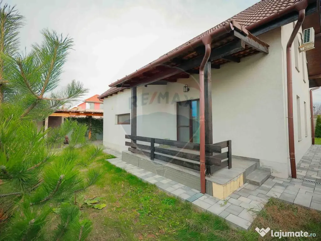 Casă 4 Camere cu Garaj, Construită de Proprietar, Carti... 