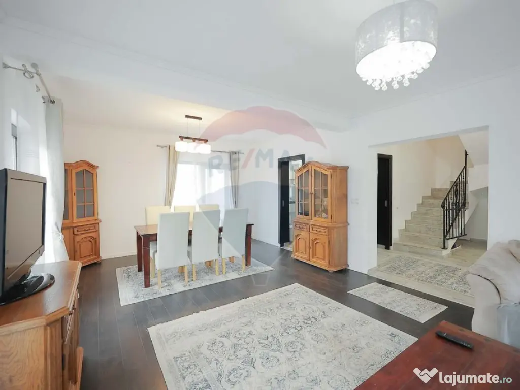 Casă 4 Camere cu Garaj, Construită de Proprietar, Carti... 