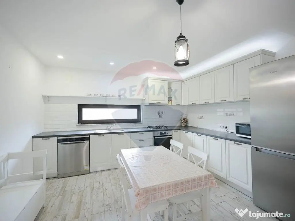 Casă 4 Camere cu Garaj, Construită de Proprietar, Carti... 