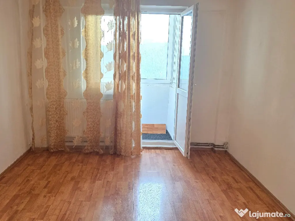 Vand apartament 2 camere decomandat in Deva, zona Micro 15,