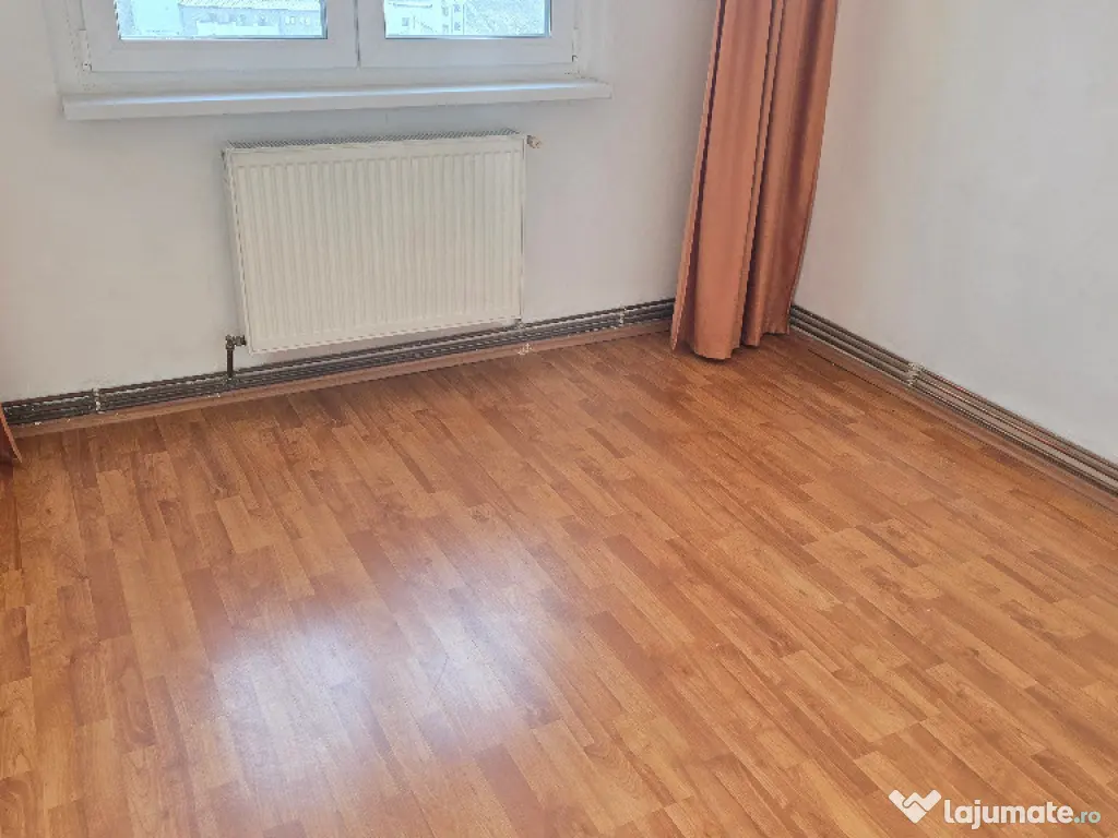 Vand apartament 2 camere decomandat in Deva, zona Micro 15,