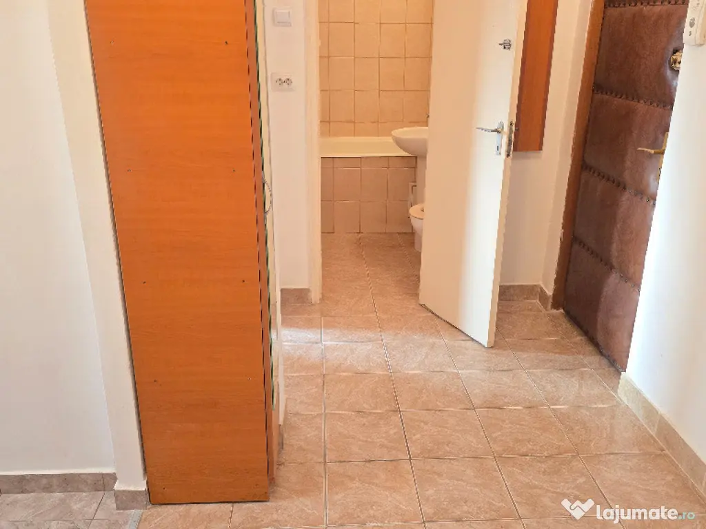 Vand apartament 2 camere decomandat in Deva, zona Micro 15,