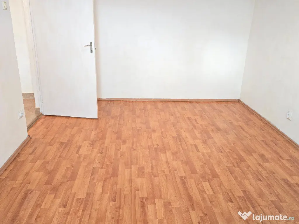 Vand apartament 2 camere decomandat in Deva, zona Micro 15,