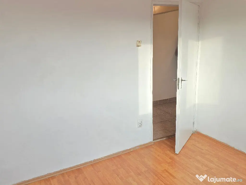 Vand apartament 2 camere decomandat in Deva, zona Micro 15,