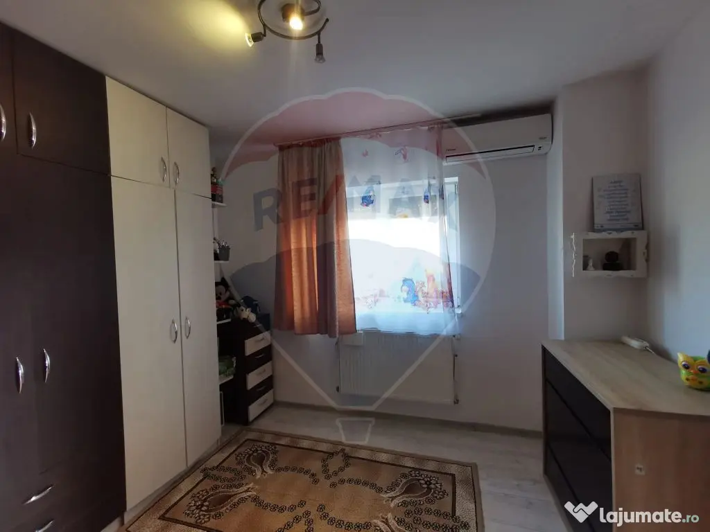 Casă 6 camere si curte, zona Metro Oradea, de vanzare 