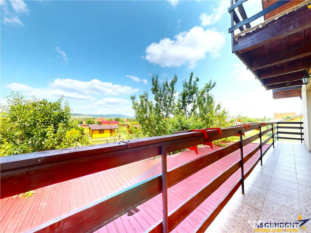 Casa mobilata, accesorizata, luminoasa, vedere munte, zona v