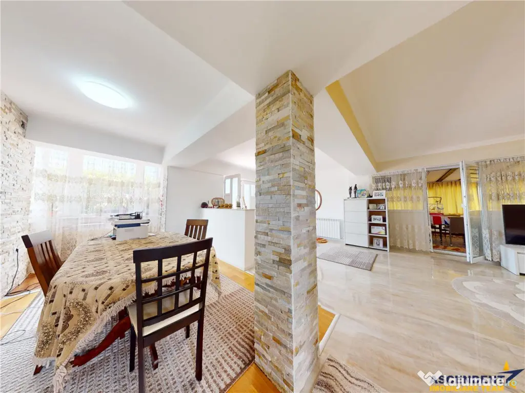 Casa mobilata, accesorizata, luminoasa, vedere munte, zona v