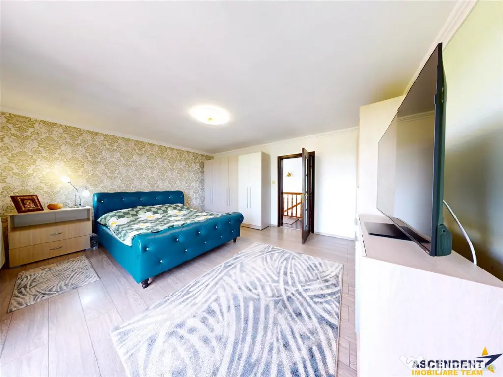 Casa mobilata, accesorizata, luminoasa, vedere munte, zona v