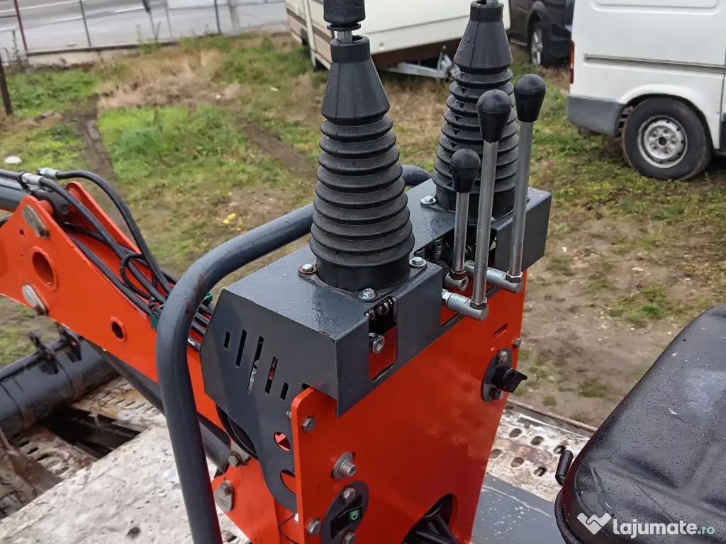 Miniexcavatoare 1000 kg - 1300 kg NOI 