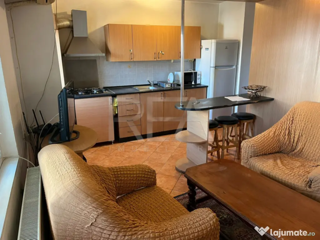 Garsoniera la intersectia Mihalache cu Averescu 