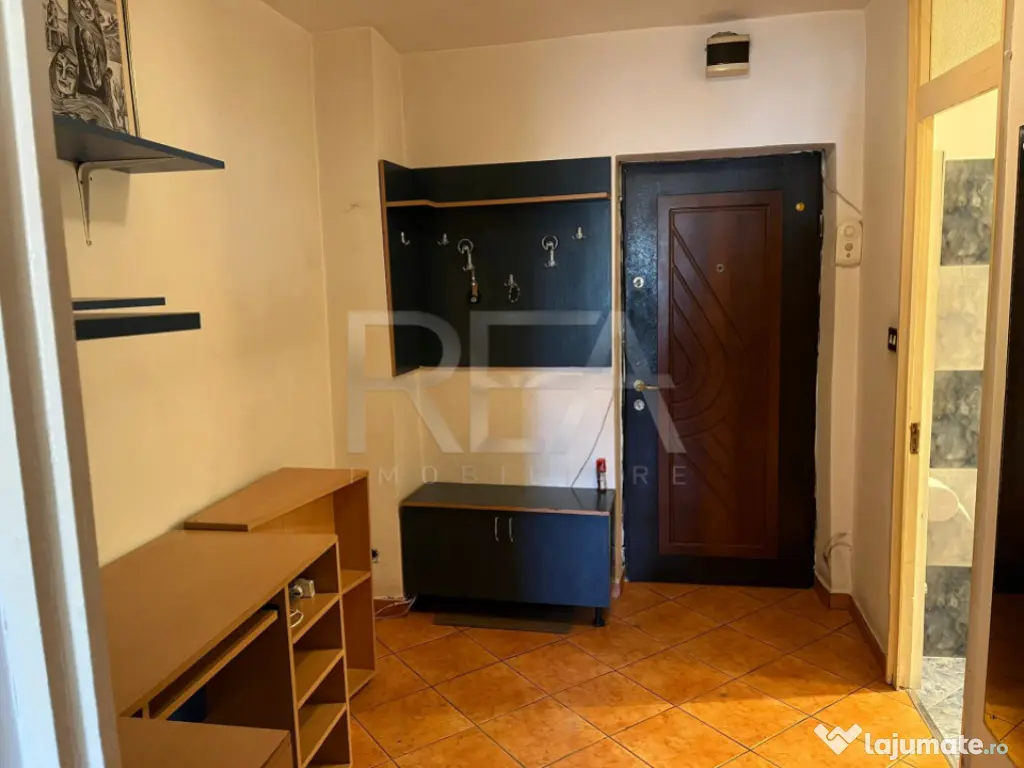 Garsoniera la intersectia Mihalache cu Averescu 