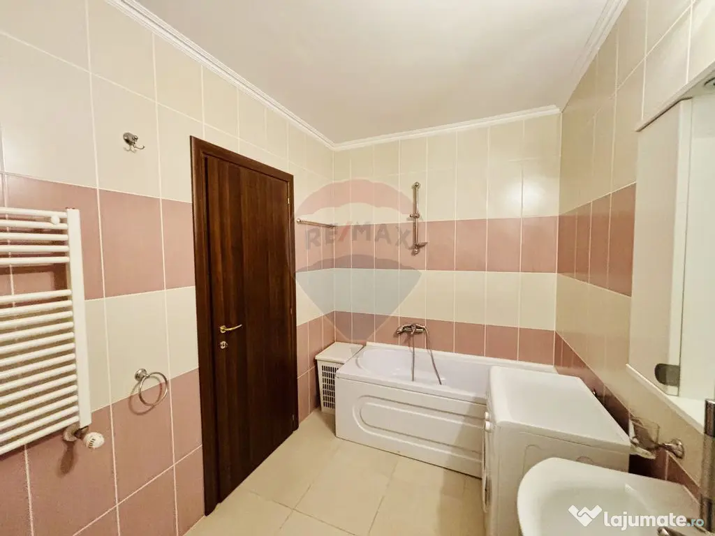 Apartament cu 3 camere de închiriat în zona Nufarul 
