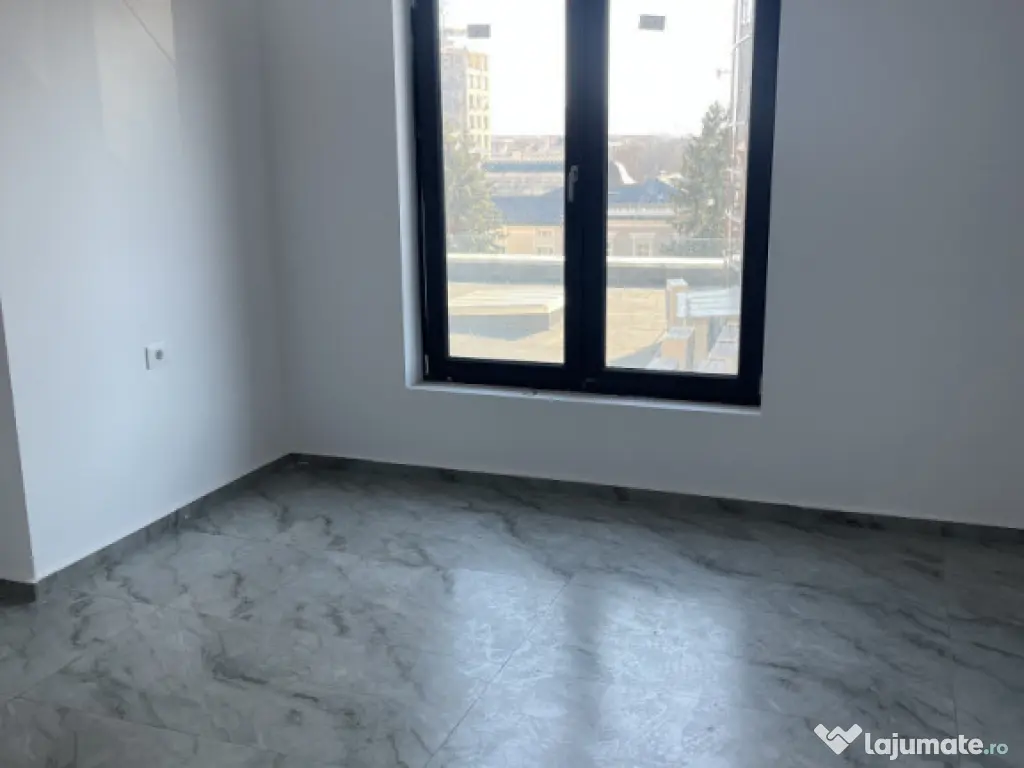Apartament 3 camere terasă și loc de parcare 
