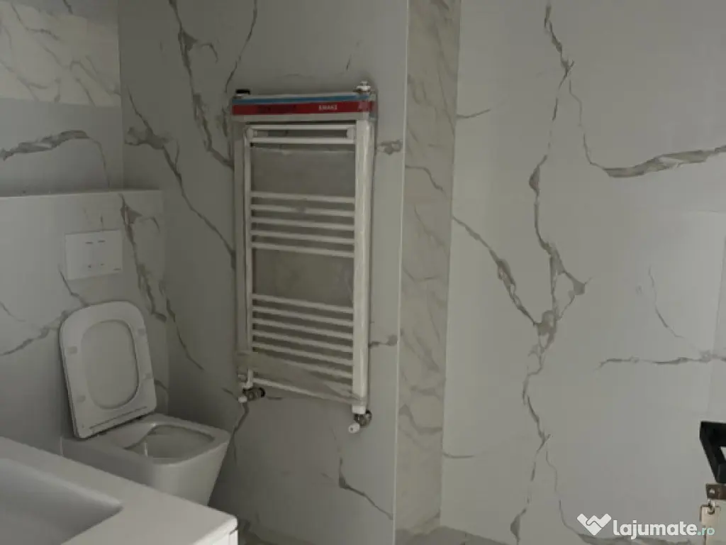 Apartament 3 camere terasă și loc de parcare 