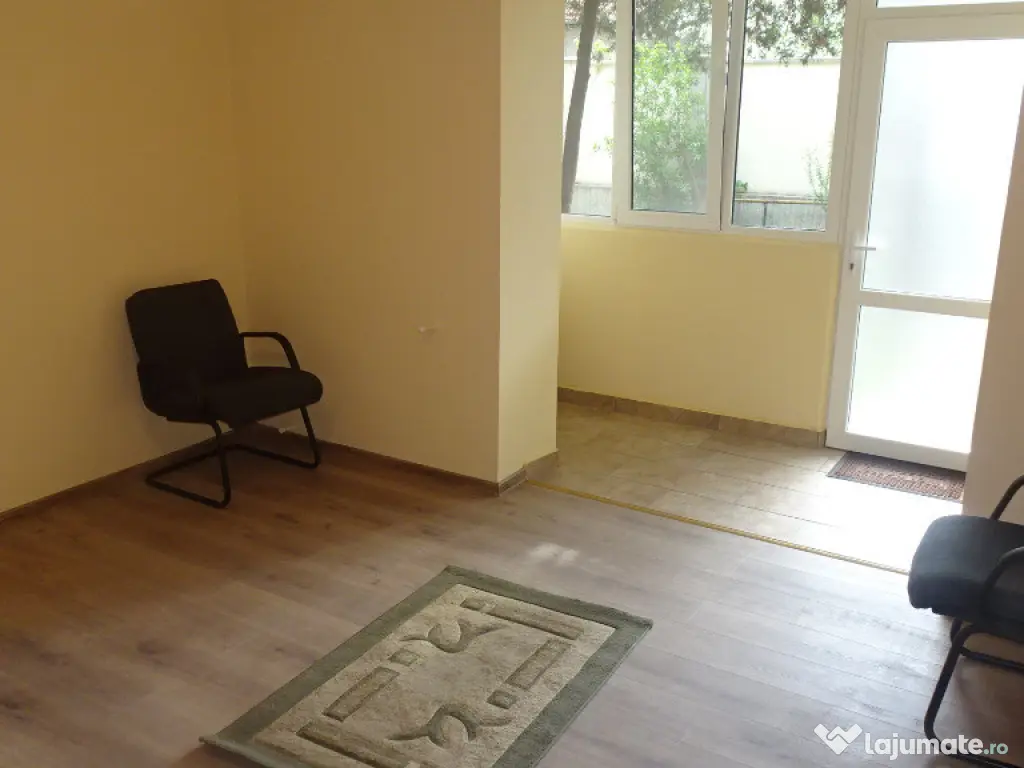 Inchiriez apartament 2 camere in Deva, zona ultracentrala, parter, 