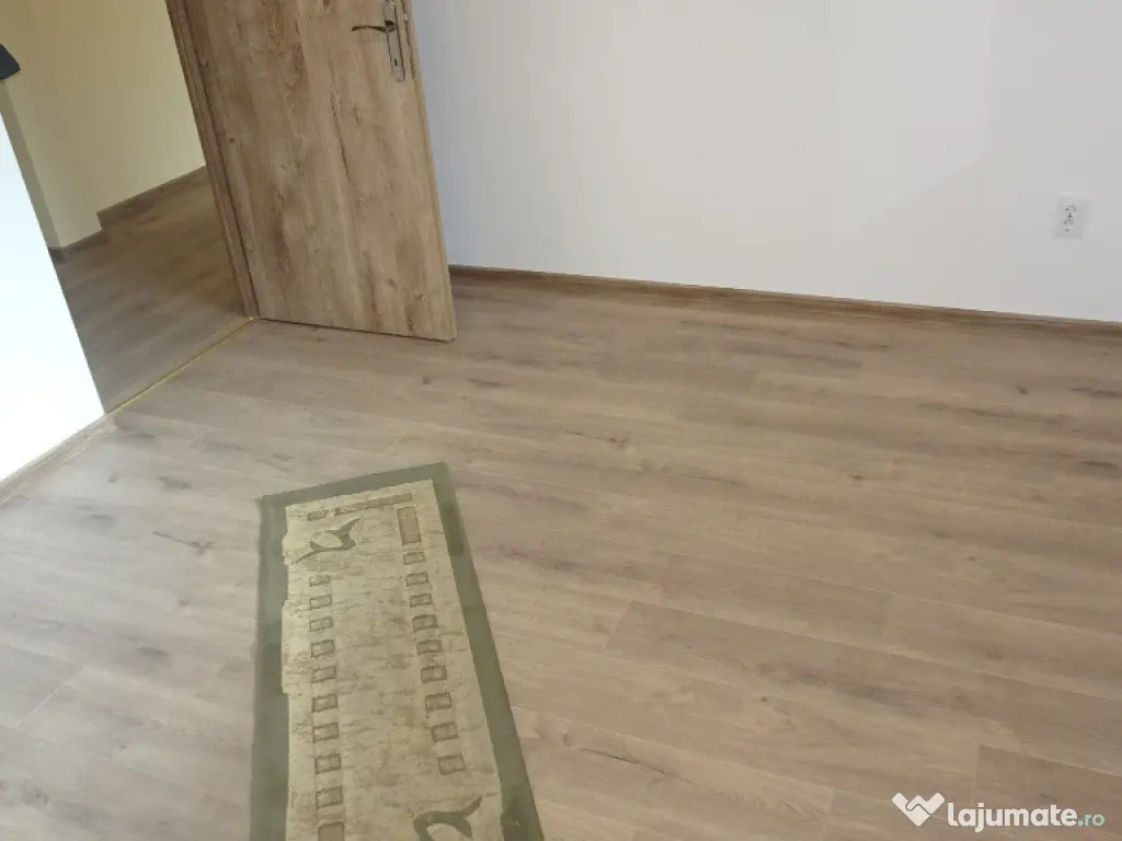 Inchiriez apartament 2 camere in Deva, zona ultracentrala, parter, 