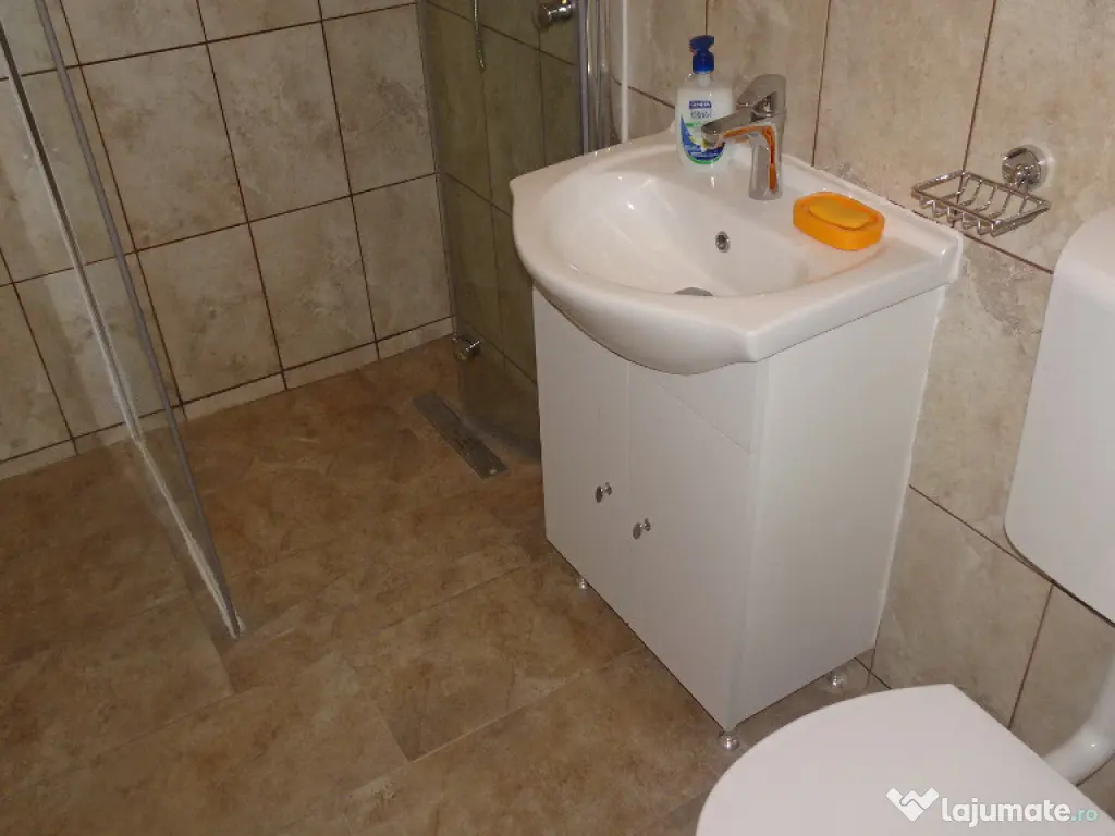 Inchiriez apartament 2 camere in Deva, zona ultracentrala, parter, 