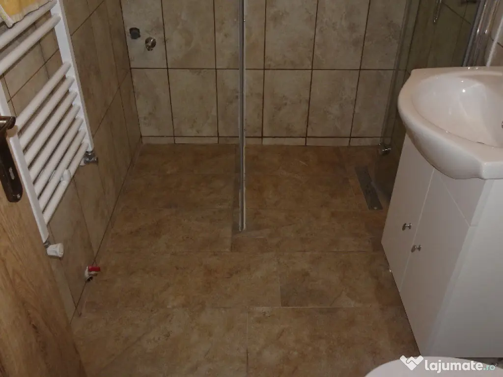 Inchiriez apartament 2 camere in Deva, zona ultracentrala, parter, 