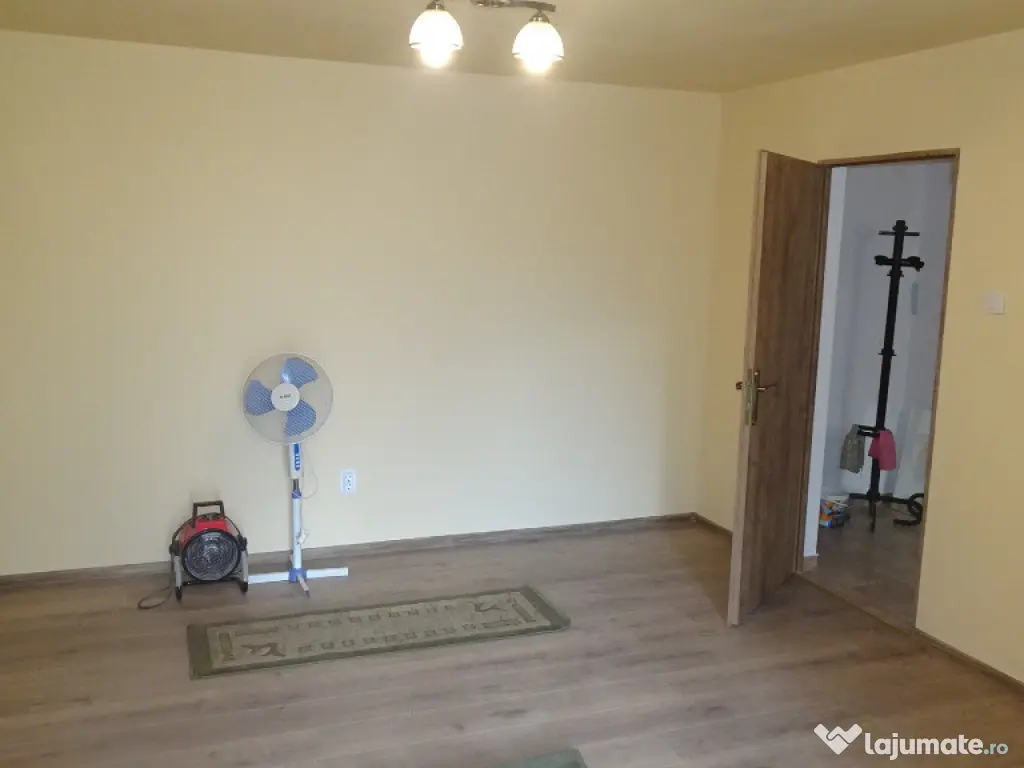 Inchiriez apartament 2 camere in Deva, zona ultracentrala, parter, 