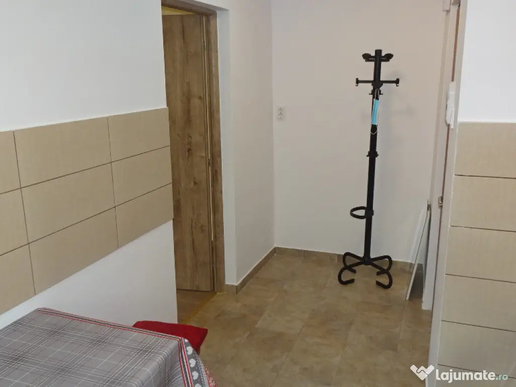 Inchiriez apartament 2 camere in Deva, zona ultracentrala, parter, 